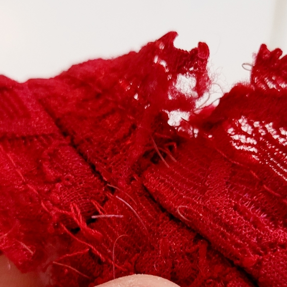 Red lace halter - Picture 5 of 6